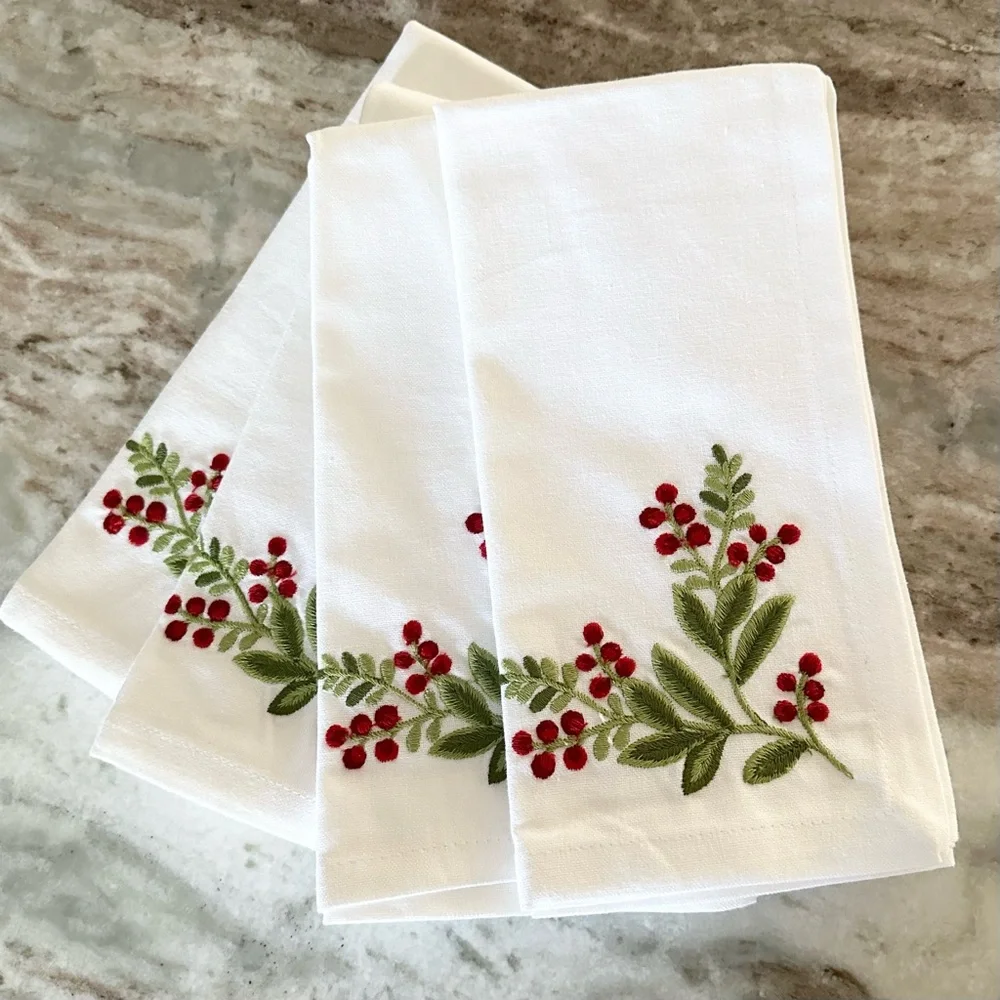 Williams Sonoma Noel Garland Embroidered Cloth Napkins Set - Holiday Christmas